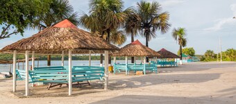 Lake Mainstay Resort