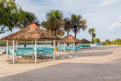 Lake Mainstay Resort