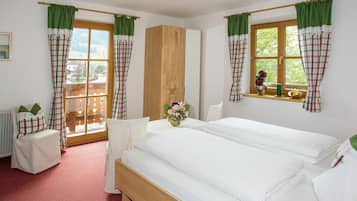 Standard Apartment, 2 Bedrooms, Kitchen, Garden View | 1 bedroom, hypo-allergenic bedding, individually decorated