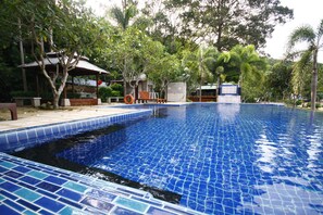 Outdoor pool - Seashell Village Resort (Tha Mai)