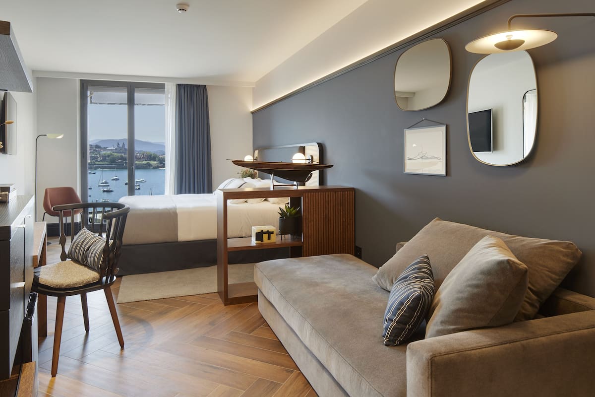 Premium Room | Premium bedding, down comforters, in-room safe, blackout drapes