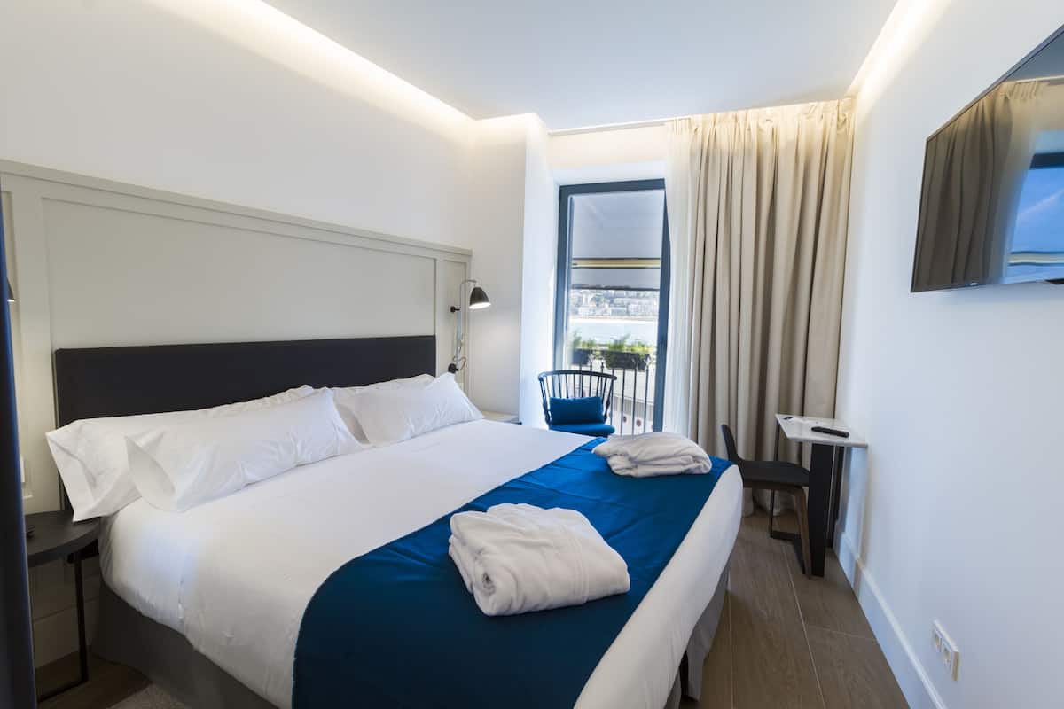 Double Room, Sea View | Premium bedding, down comforters, in-room safe, blackout drapes
