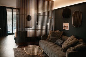 Suite SANSEbay | Premium bedding, down comforters, in-room safe, blackout drapes - Hotel SANSEbay (San Sebastián)
