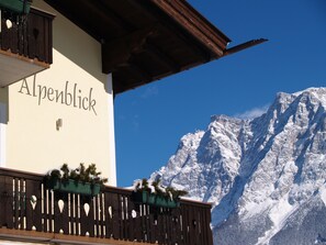 Mặt tiền nơi lưu trú