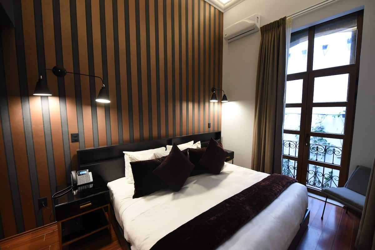 Premium bedding, down duvets, Select Comfort beds, in-room safe