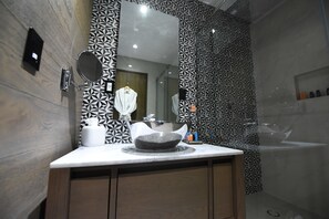 標準客房 | 浴室 | 淋浴設備、免費盥洗用品、吹風機、拖鞋