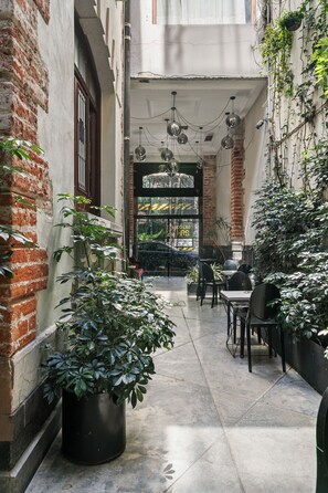 50 吋平面電視連有線電視頻道、電視