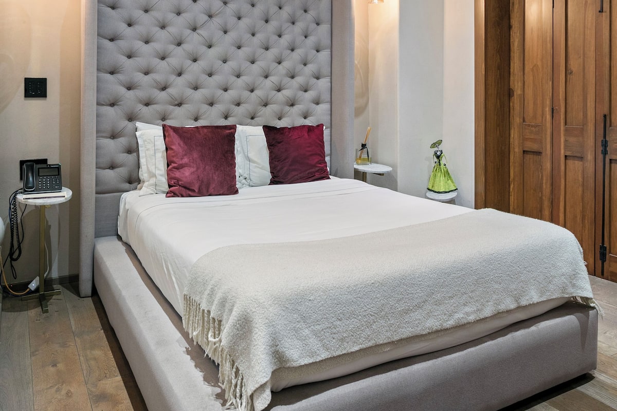 스탠다드룸 | 고급 침구, 오리/거위털 이불, 셀렉트 컴포트 침대, 객실 내 금고