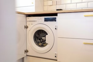 1 bedroom, premium bedding, individually decorated - Harbour House - Donnini Apartments (Ayr)