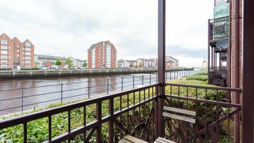 1 makuuhuone, ylelliset vuodevaatteet, yksilöllisesti sisustettu