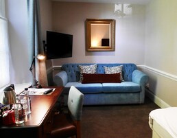 Iron/ironing board, free WiFi, bed sheets