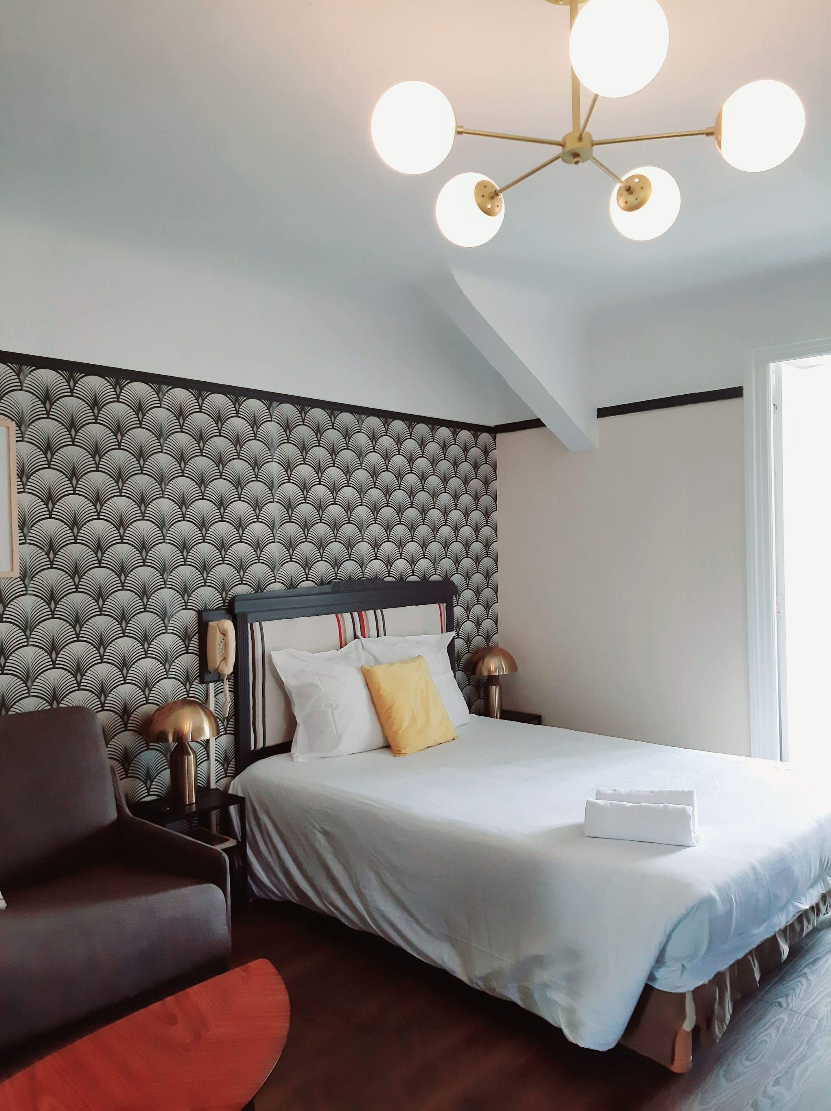 Roupas de cama premium, cofres nos quartos, individualmente decorados