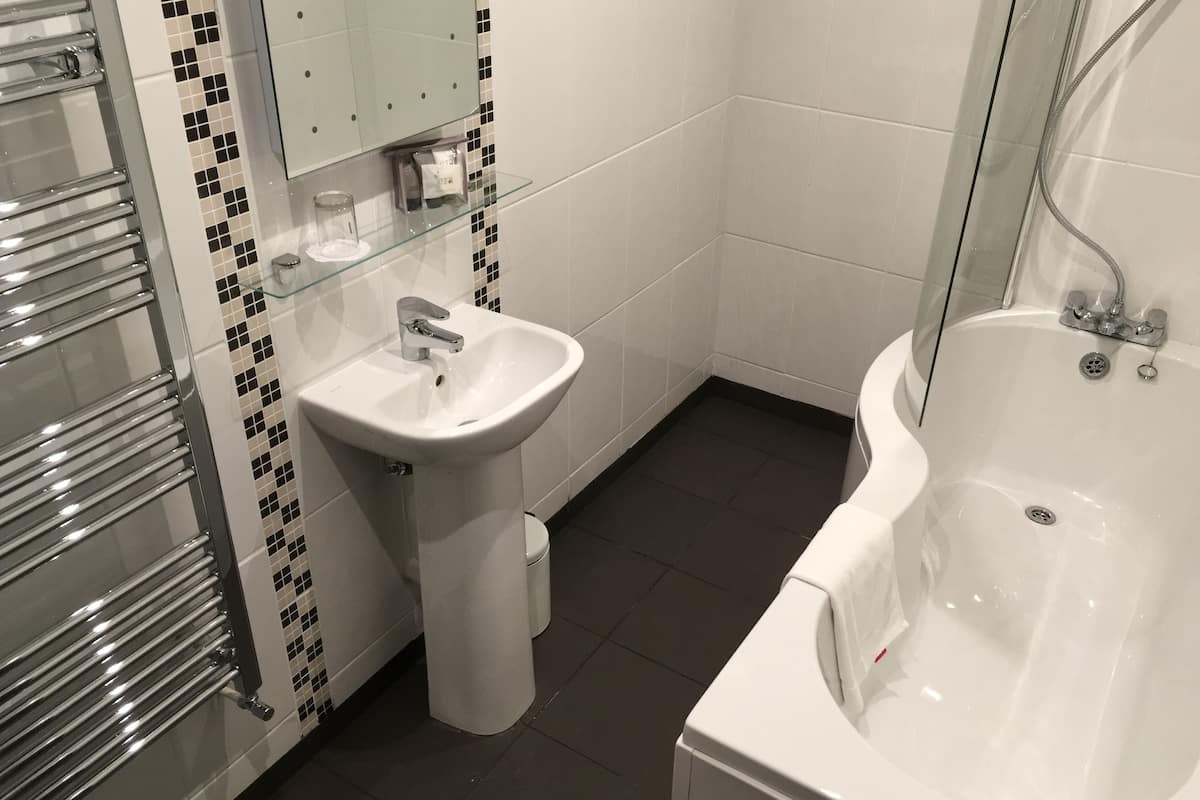 twin room | bathroom | free toiletries, hair dryer, towels