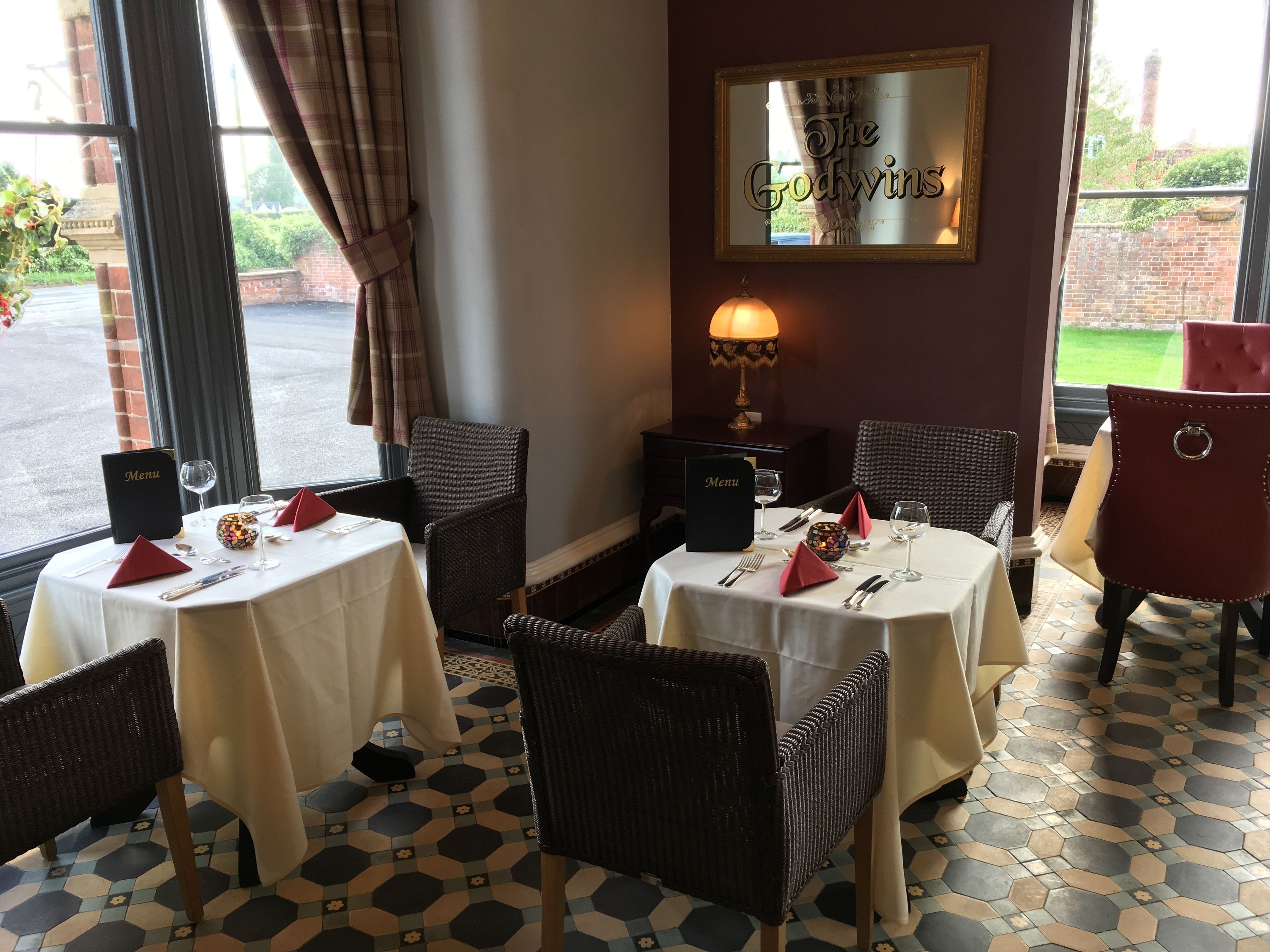 lunch and dinner served