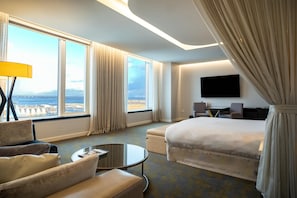 Egyptian cotton sheets, premium bedding, down comforters, pillowtop beds