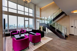 Egyptian cotton sheets, premium bedding, down duvets, pillow-top beds - Hotel X Toronto, a Destination by Hyatt Hotel (Toronto)