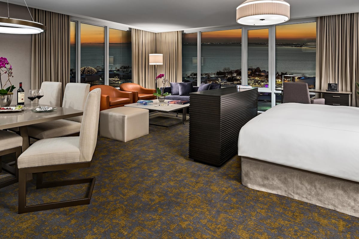 Studio Suite, 1 King Bed with Sofa bed | Egyptian cotton sheets, premium bedding, down comforters, pillowtop beds