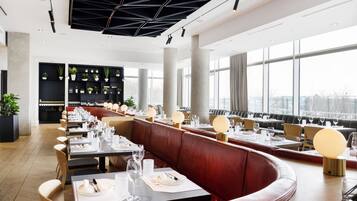 Déjeuner préparé sur commande servi tous les jours en supplément