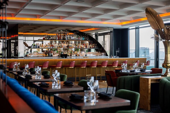 3 restaurants; breakfast, lunch, dinner, and brunch served