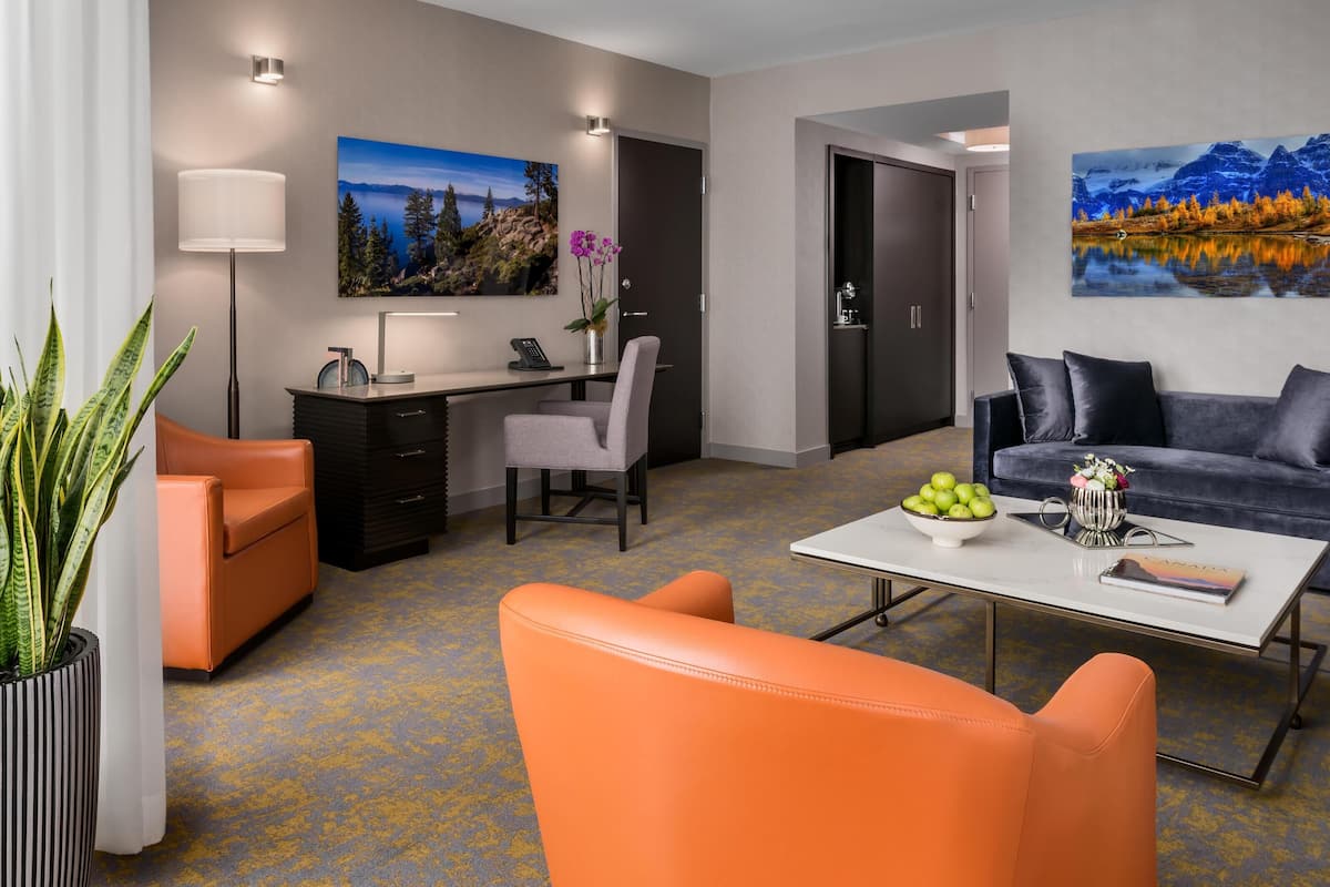 Suite, 1 Bedroom | Egyptian cotton sheets, premium bedding, down comforters, pillowtop beds