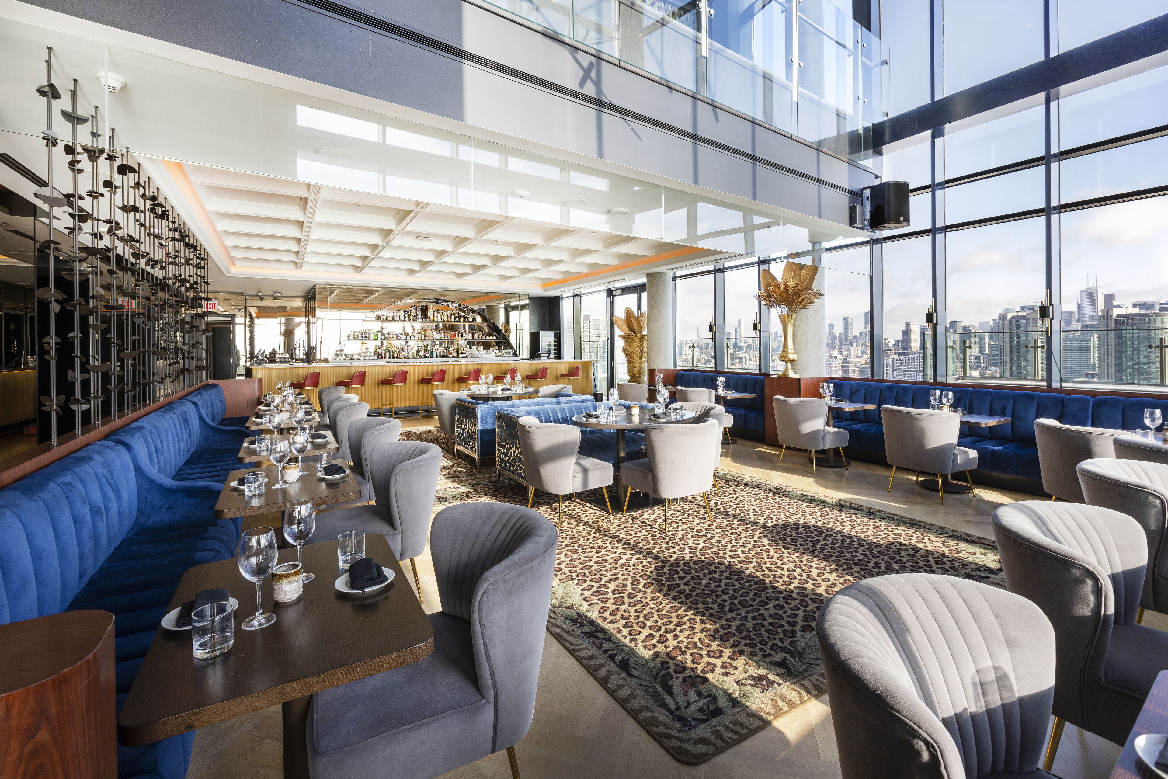 2 restaurants, breakfast, lunch, dinner served; fusion cuisine