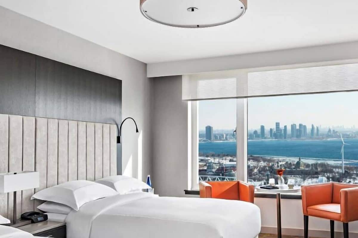 Egyptian cotton sheets, premium bedding, down comforters, pillowtop beds