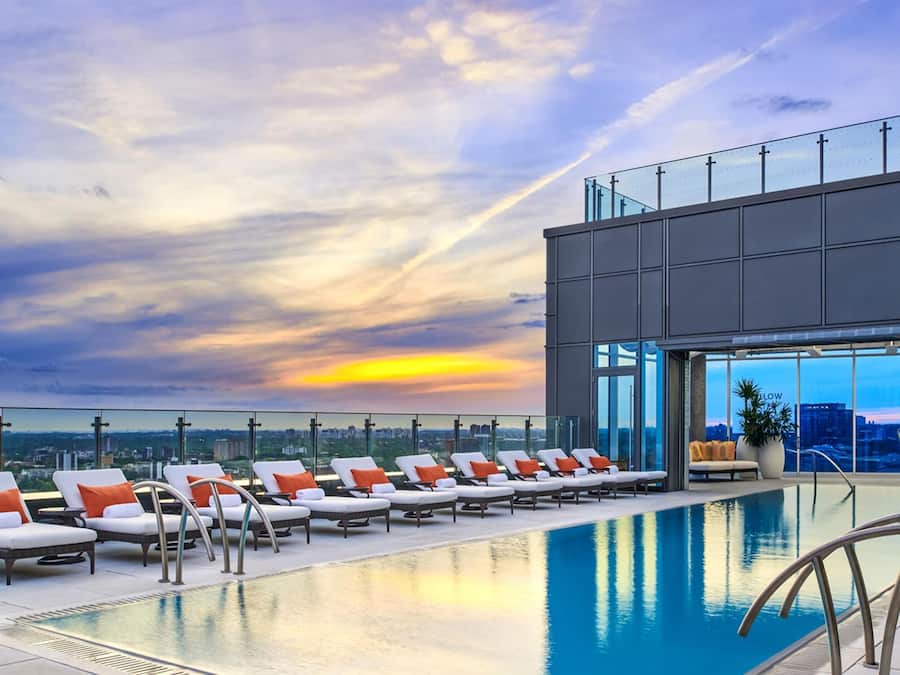 Außenpool, beheizter Pool, Liegestühle