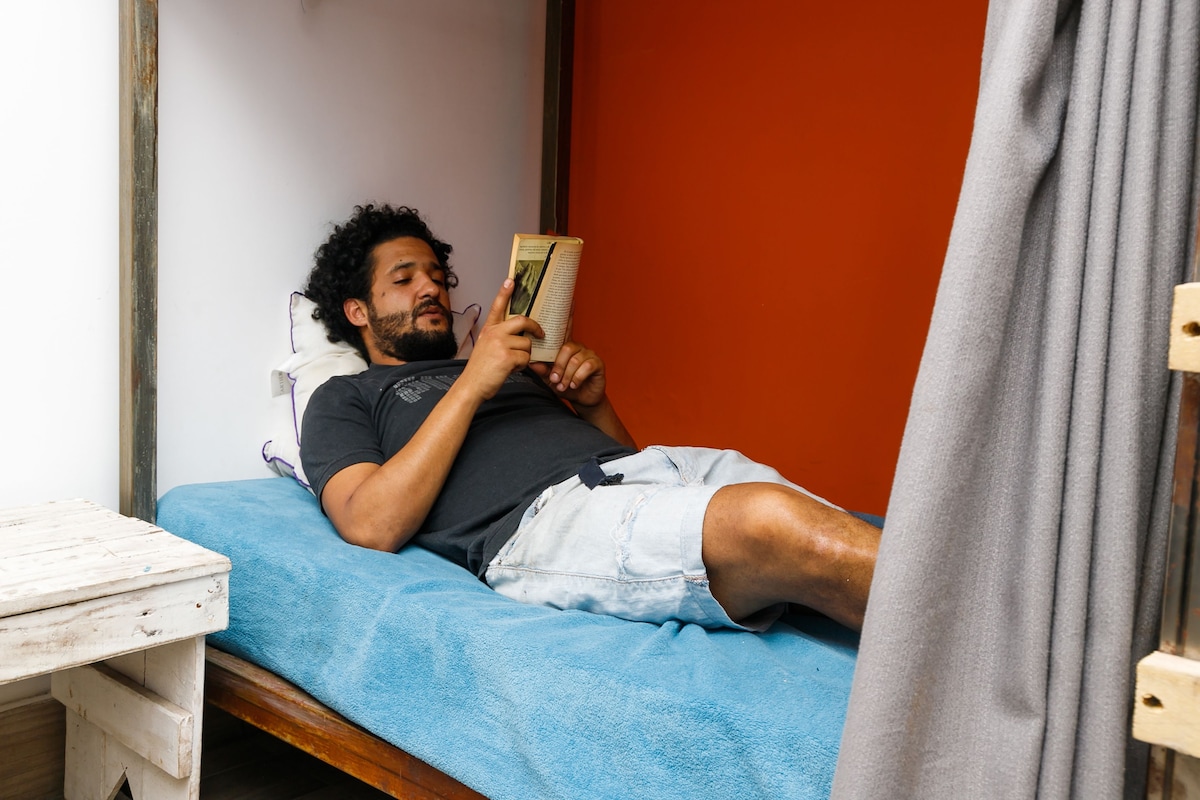 Habitación cuádruple clásica, baño compartido | Ropa de cama de alta calidad y wifi gratis