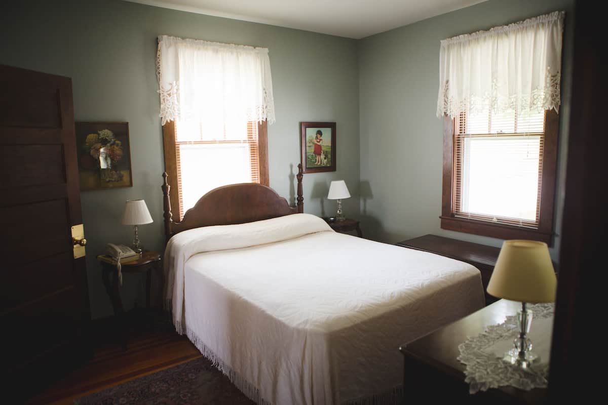 1 bedroom, iron/ironing board