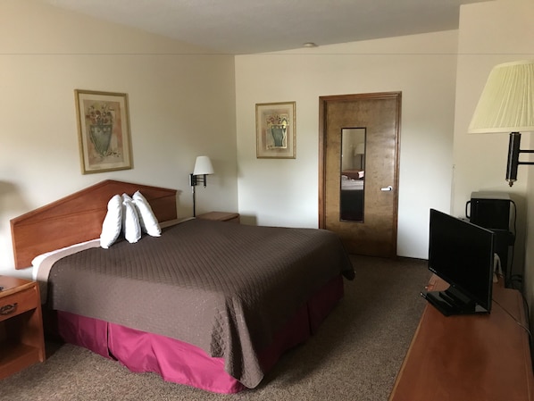 Standard Room, 1 King Bed, Accessible, Non Smoking