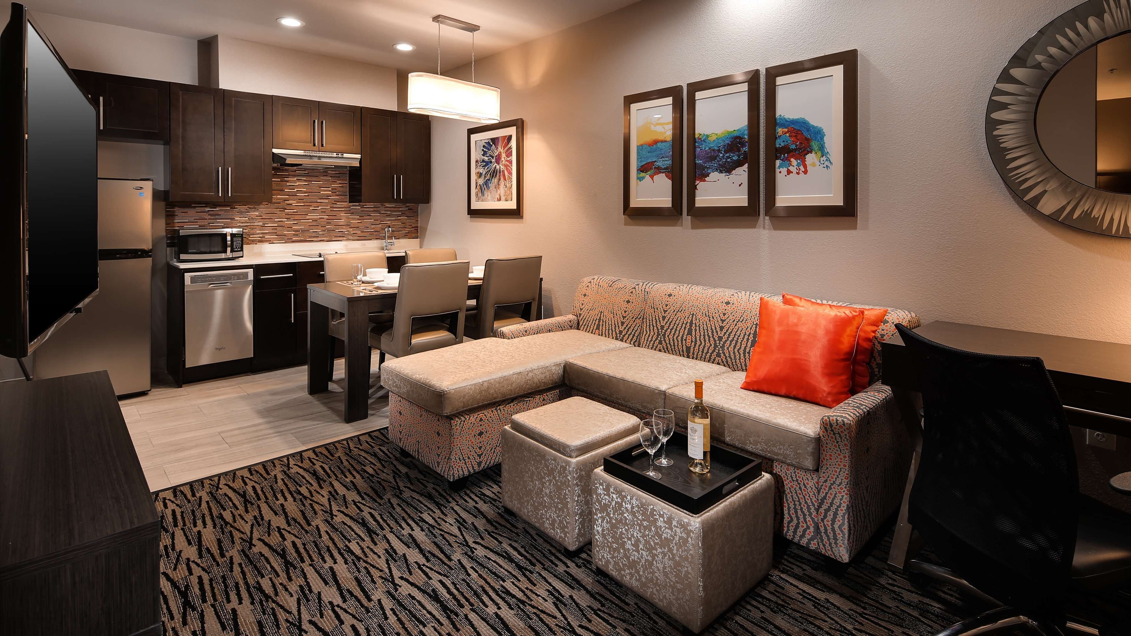 suite, multiple beds, accessible, kitchenette (with sofabed) | room amenity