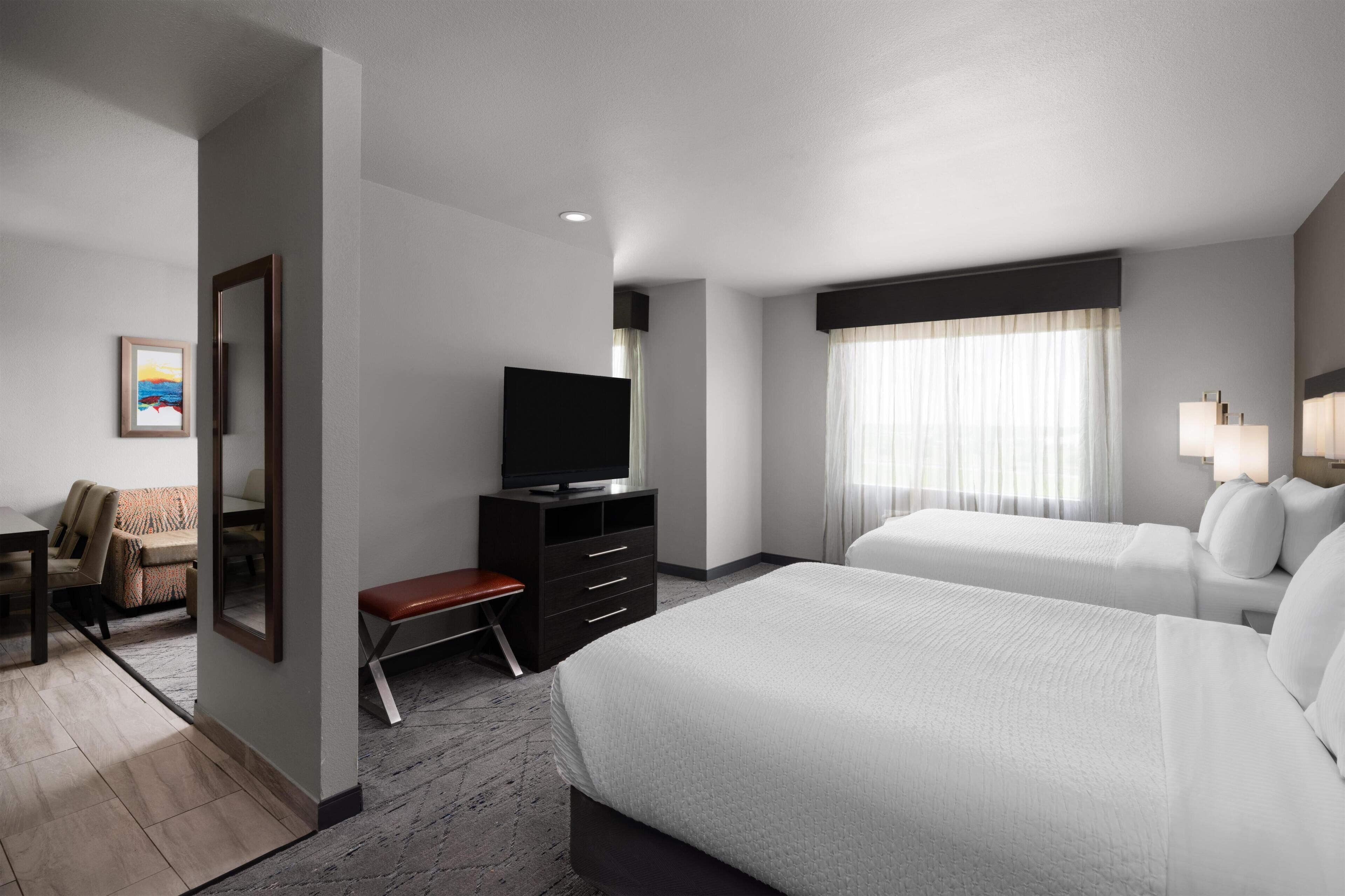 Premium bedding, in-room safe, desk, iron/ironing board