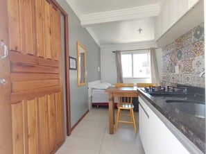 APARTAMENTO ESTUDIO #12 TERRACO  | Työpöytä, kannettavalle tietokoneelle sopiva työtila, pimennysverhot