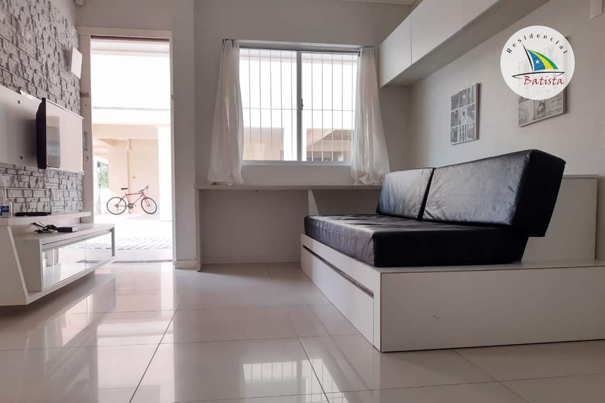 APARTAMENTO #1 Luxo Terreo | Living area | TV