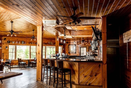 Se sirven cenas. The Long View Lodge