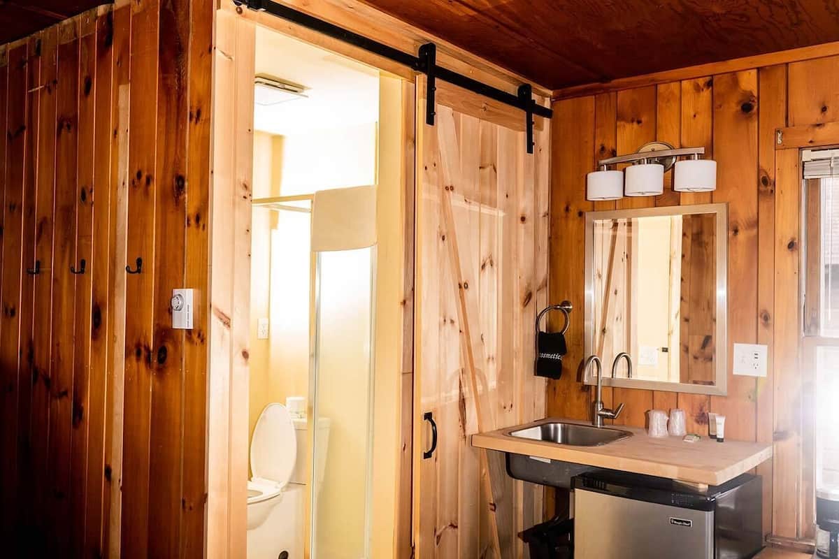 standard cabin, 1 bedroom | premium bedding, free wifi, bed sheets