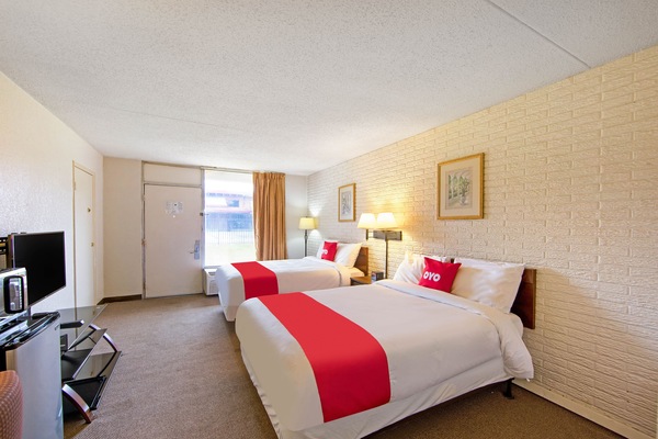 Desk, iron/ironing board (on request), WiFi (free), bed sheets