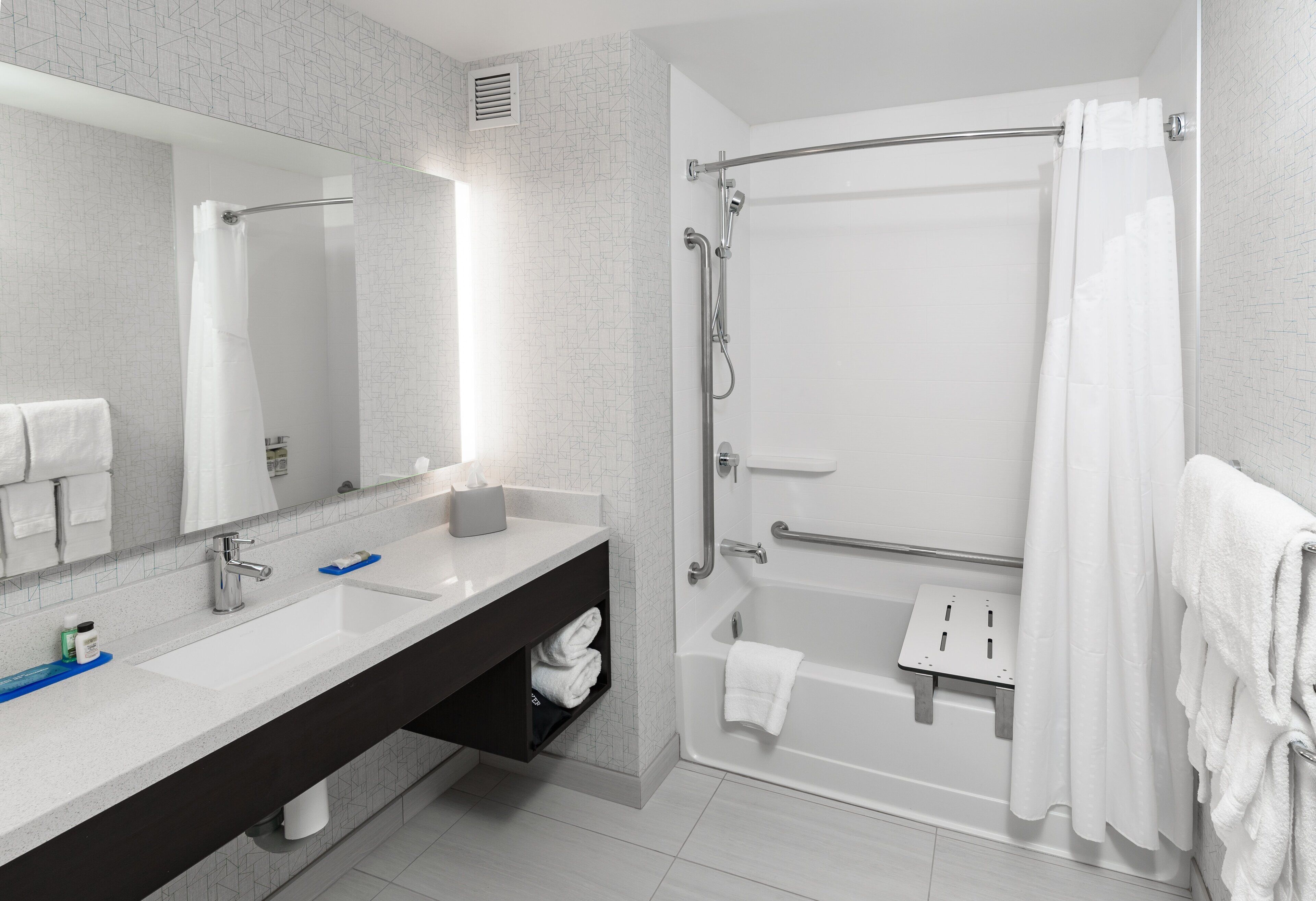 combined shower/bathtub, free toiletries, hair dryer, towels