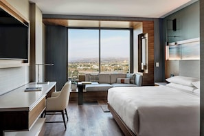Room, 1 King Bed | Down duvets, in-room safe, desk, laptop workspace