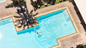 Outdoor pool, cabanas (surcharge), pool umbrellas