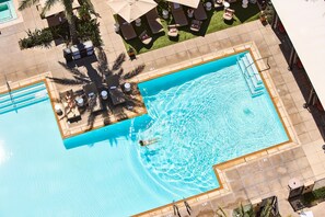 Piscine extérieure, tentes de plage, parasols de plage