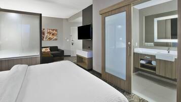 Studio, 1 giường cỡ king và sofa giường | Két bảo mật tại phòng, bàn, bàn ủi/dụng cụ ủi quần áo