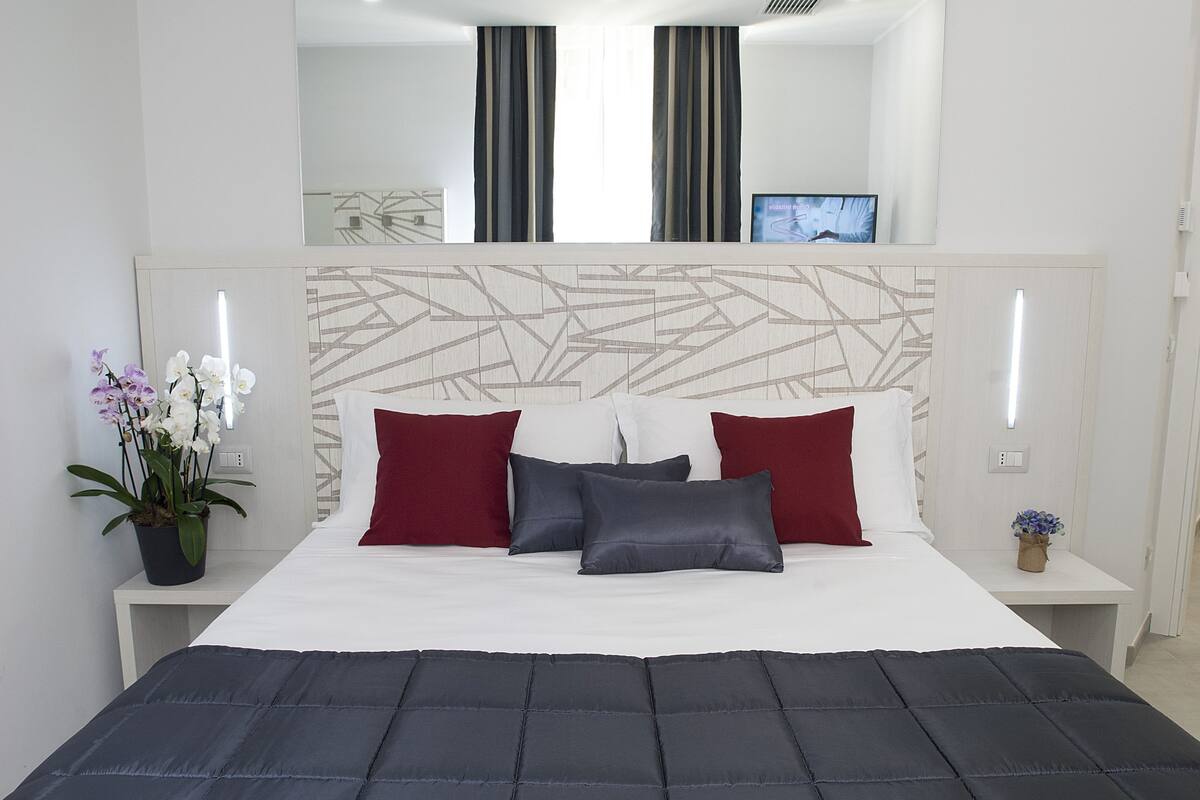 Quarto casal ou duplo standard | Frigobar, cofres nos quartos, escrivaninha, quartos à prova de som