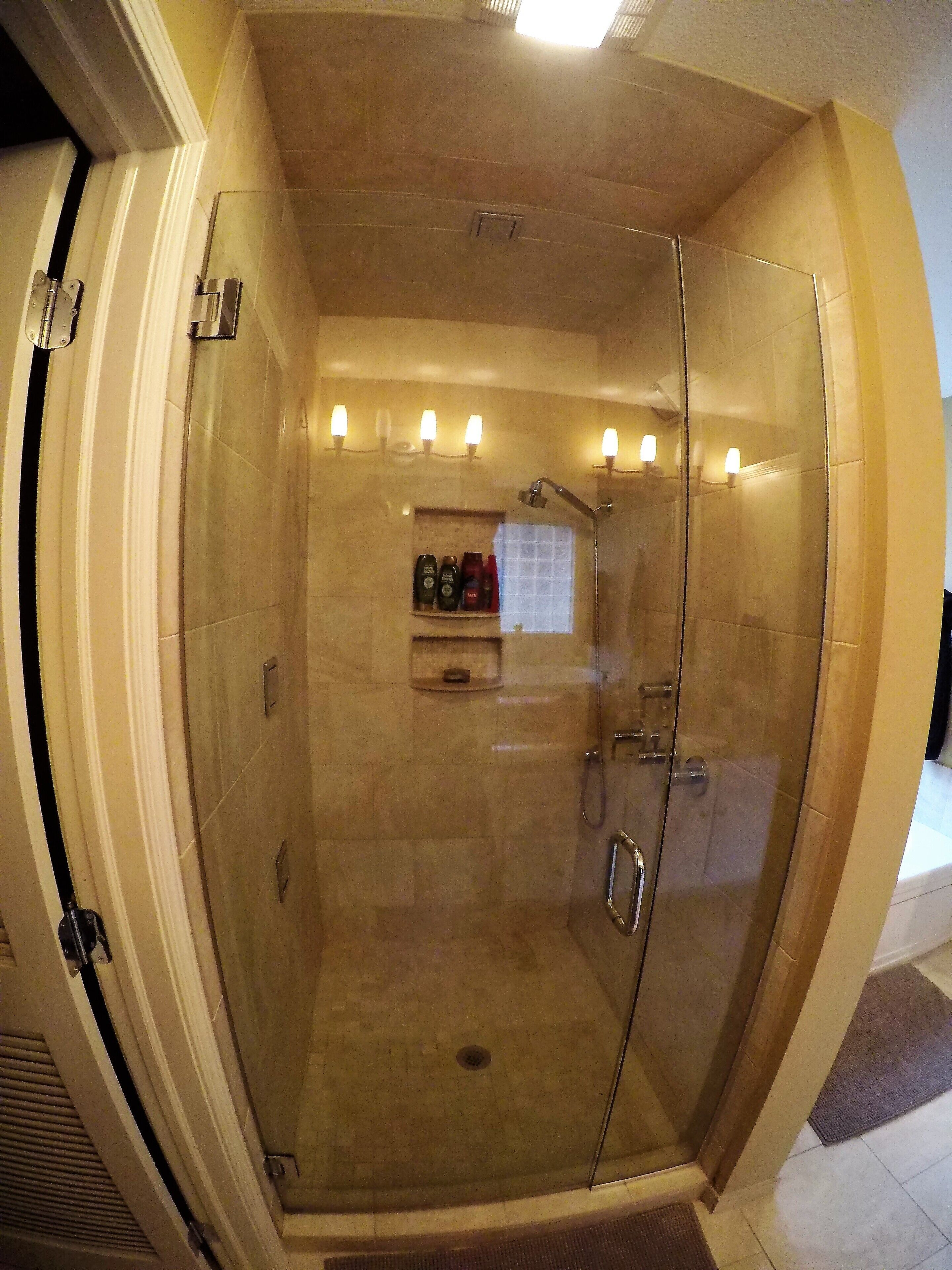 Combined shower/tub, jetted tub, hair dryer, towels