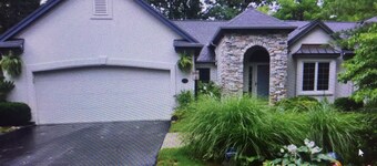 The Bluffs Executive Villa~Fireplace~Jacuzzi~3 Bedroom~No Cleaning Fees! Garage!