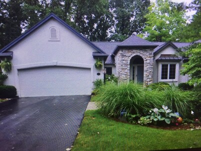 The Bluffs Executive Villa~Fireplace~Jacuzzi~3 Bedroom~No Cleaning Fees! Garage!