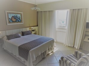 Minibar, cortinas blackout, sistema de insonorización y wifi gratis