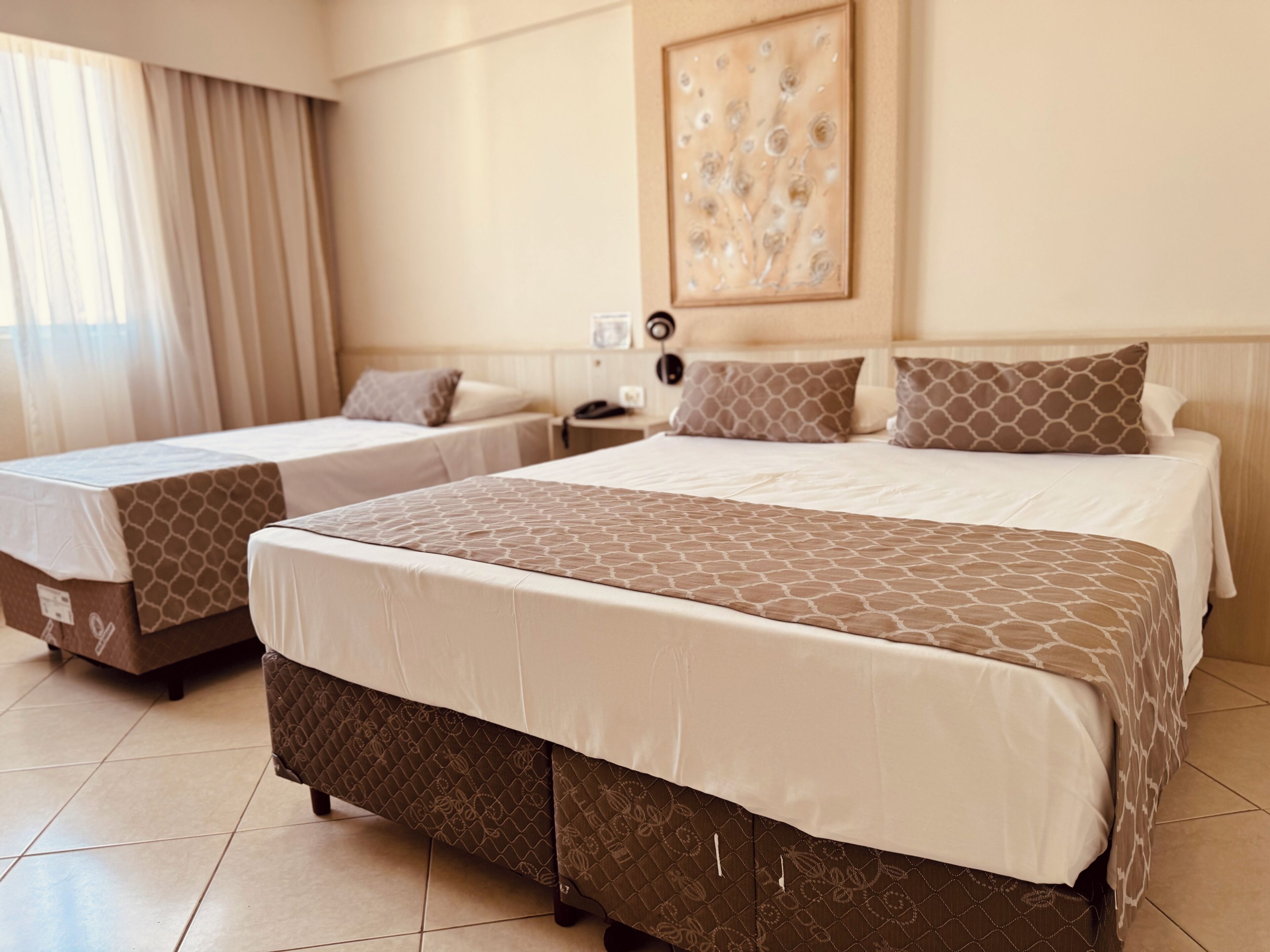 Quarto triplo superior | Frigobar, cortinas blackout, quartos à prova de som, Wi-Fi de cortesia