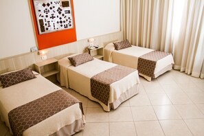 Minibar, cortinas blackout, sistema de insonorización y wifi gratis