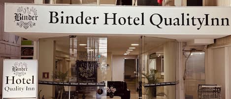 Fachada del alojamiento - Noche